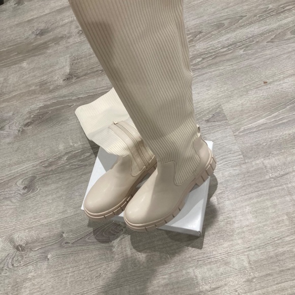 Shoe - Picture 2 of 2